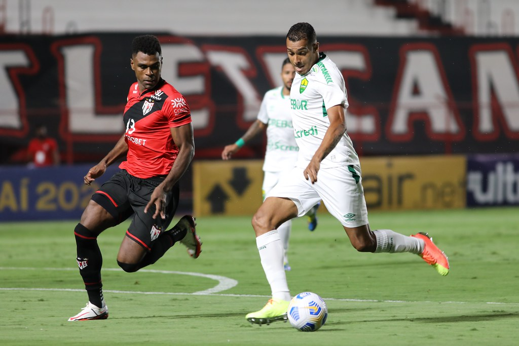 红牛二队鏖战阿斯顿马丁，诺里斯状态火热