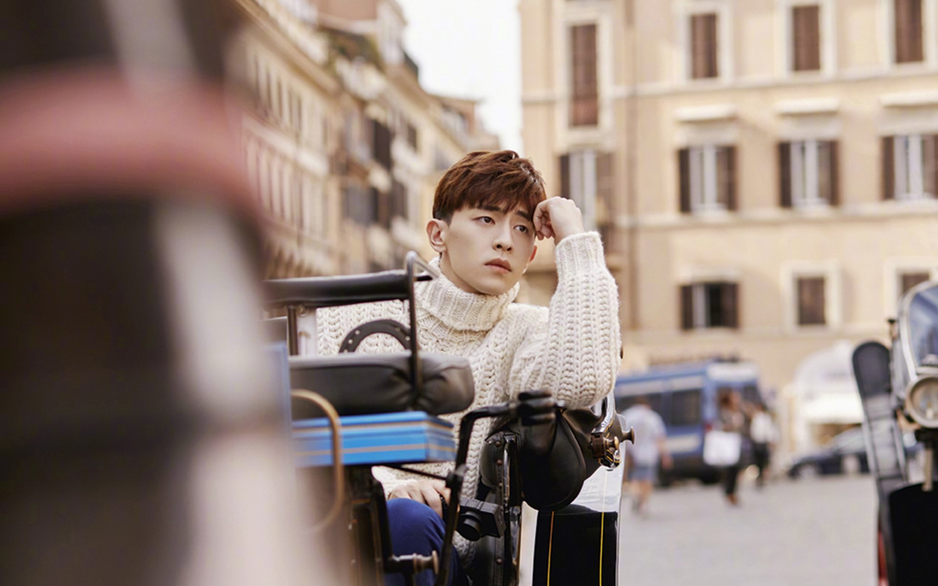 莱万的影子战争，当安菲尔德梦见塞内加尔的雨