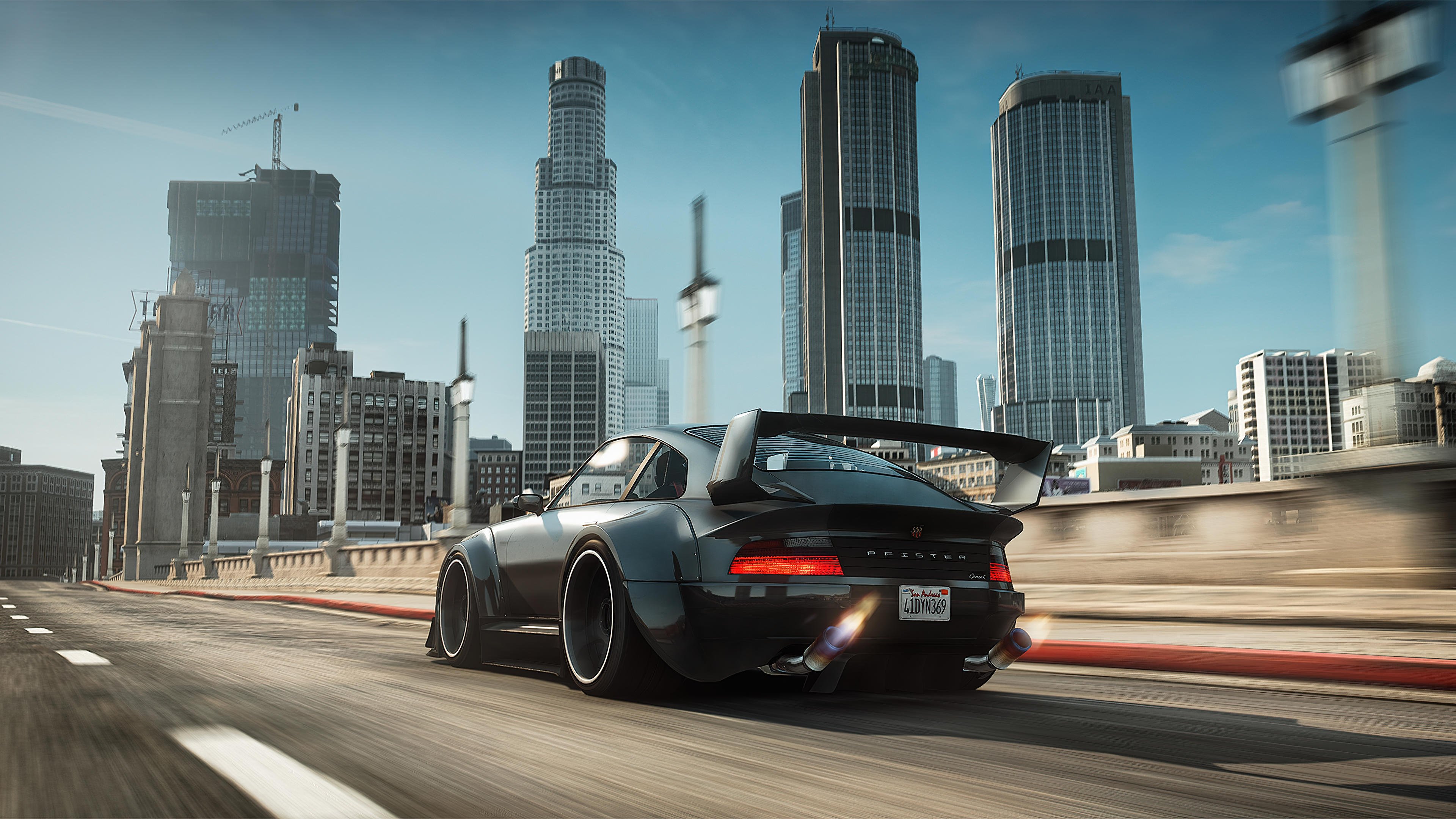 天秤两端，街头极速与绿茵恩怨，同一天空下的传奇对话